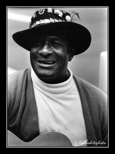 04 USA portraits - Black guitarist